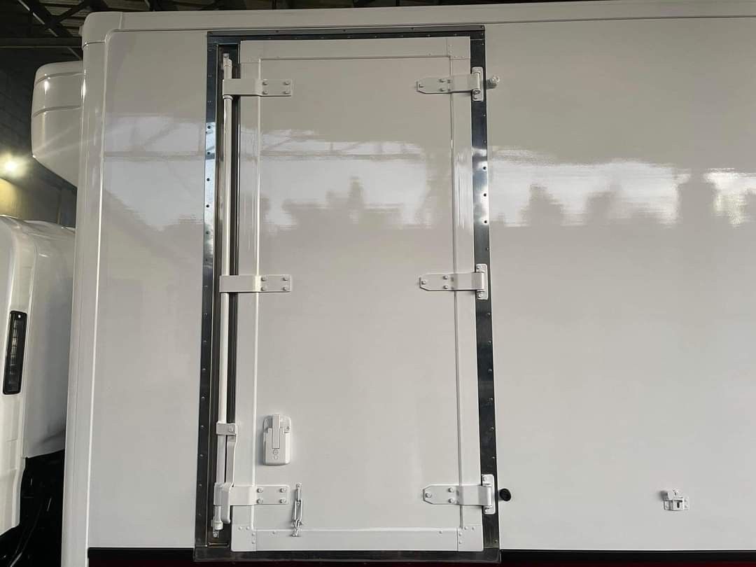 Isuzu 14 Ft. Freezer Van FV0723-0003-9