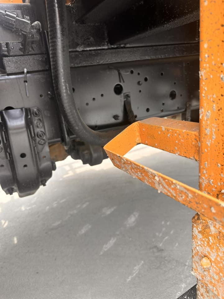 Isuzu Forward Self Loader SLT0823-0022-17