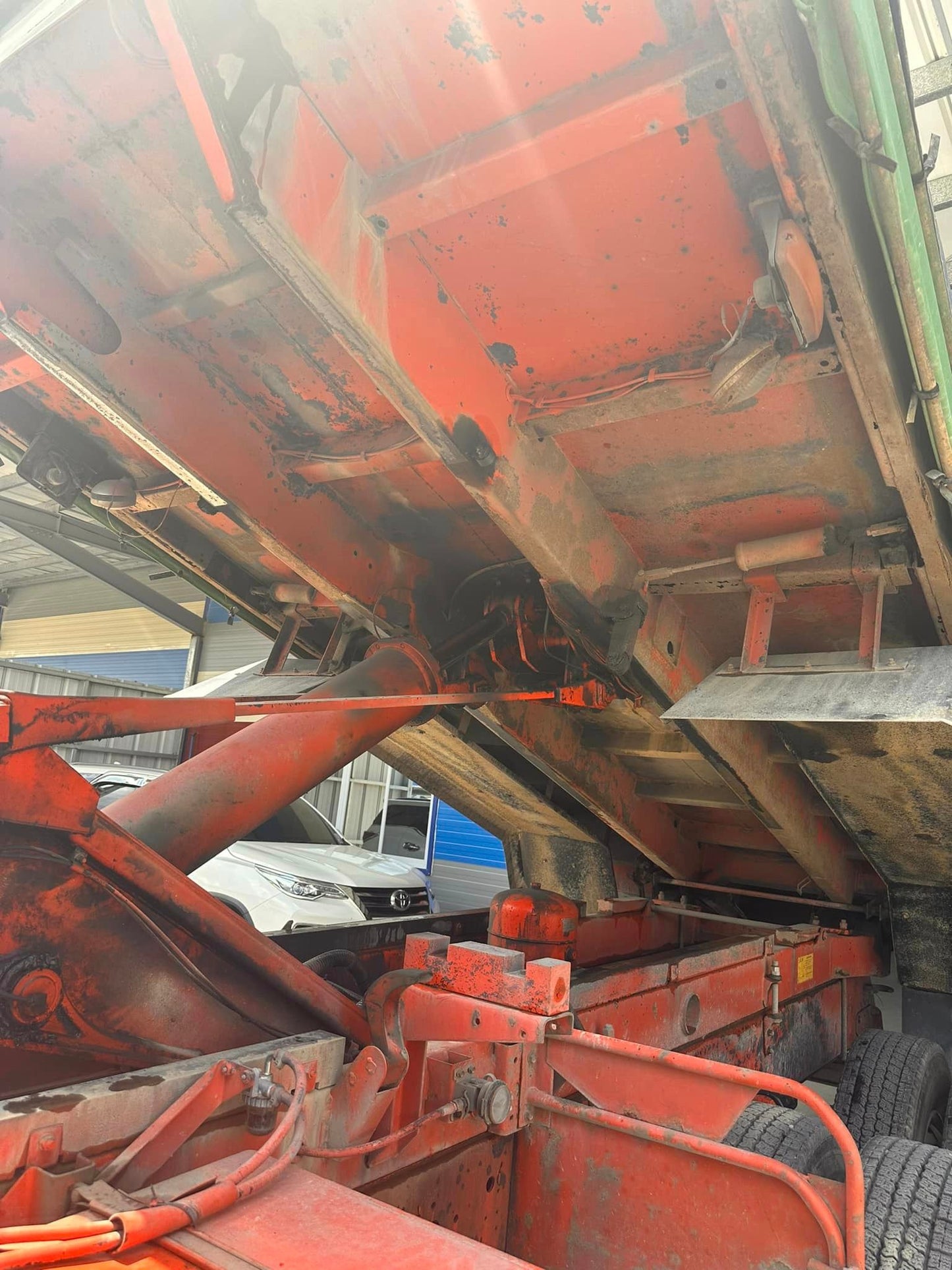 Isuzu Giga Dump Truck DT00823-0060-17