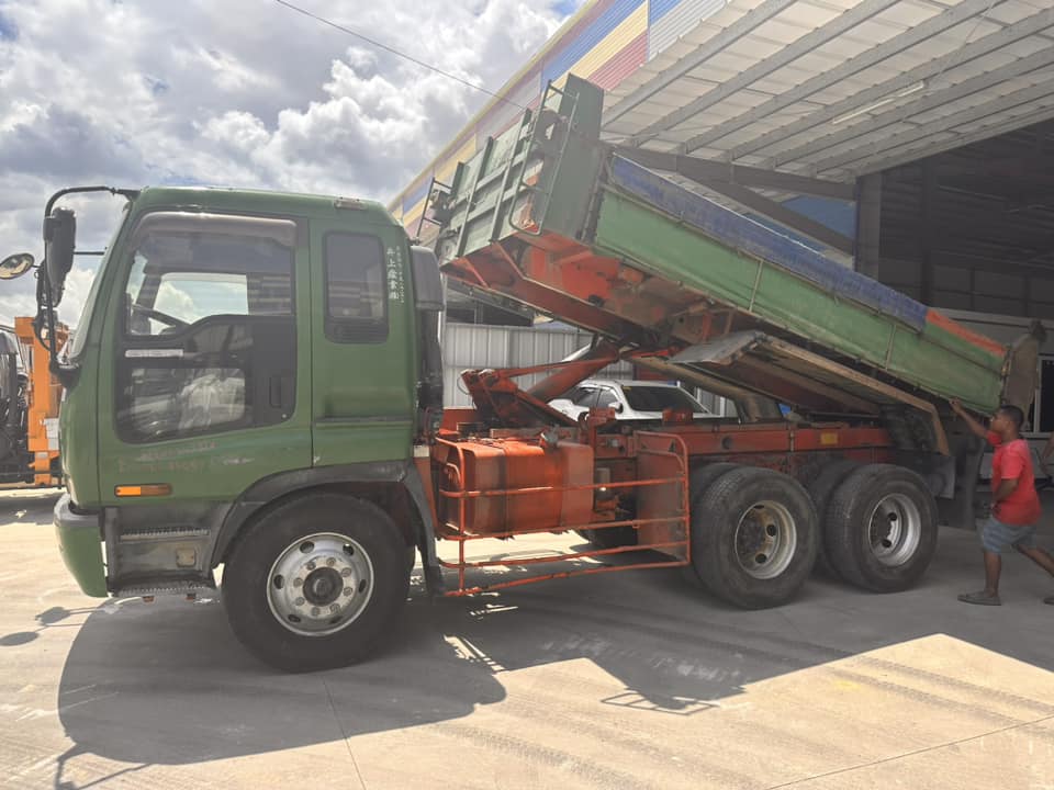 Isuzu Giga Dump Truck DT00823-0060-17