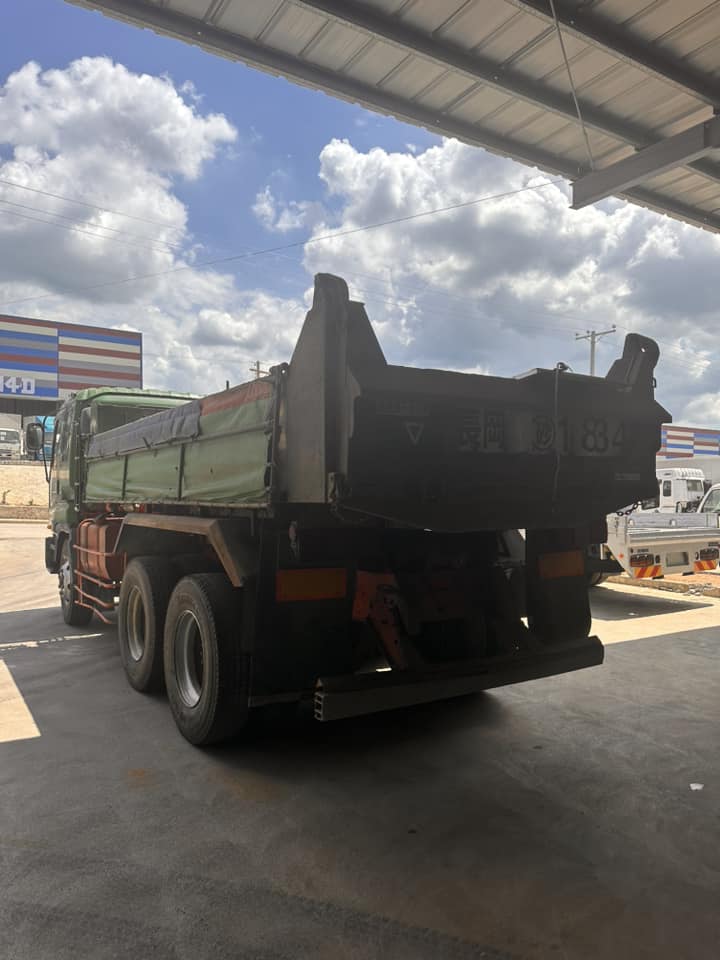 Isuzu Giga Dump Truck DT00823-0060-17