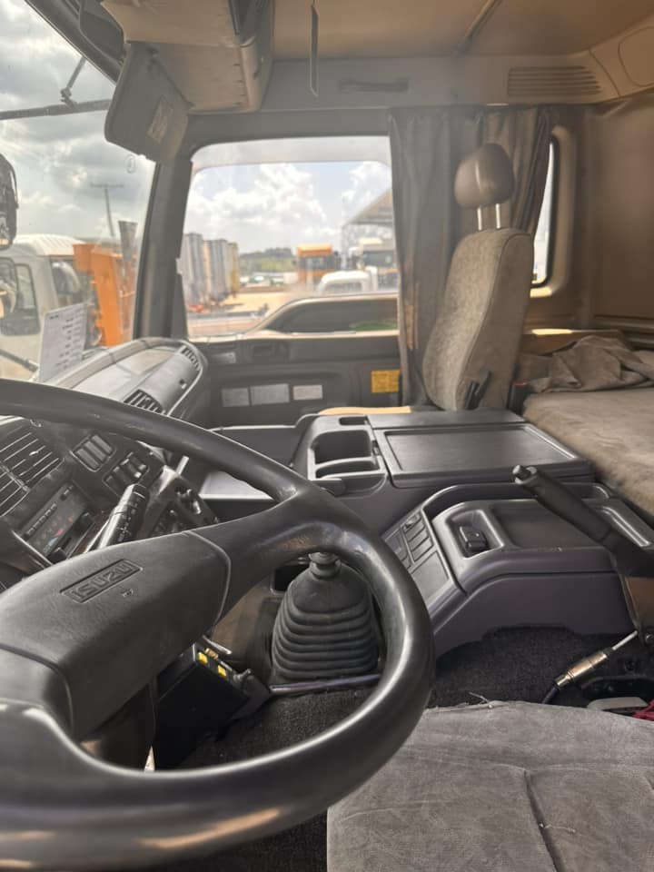 Isuzu Giga Dump Truck DT00823-0060-17