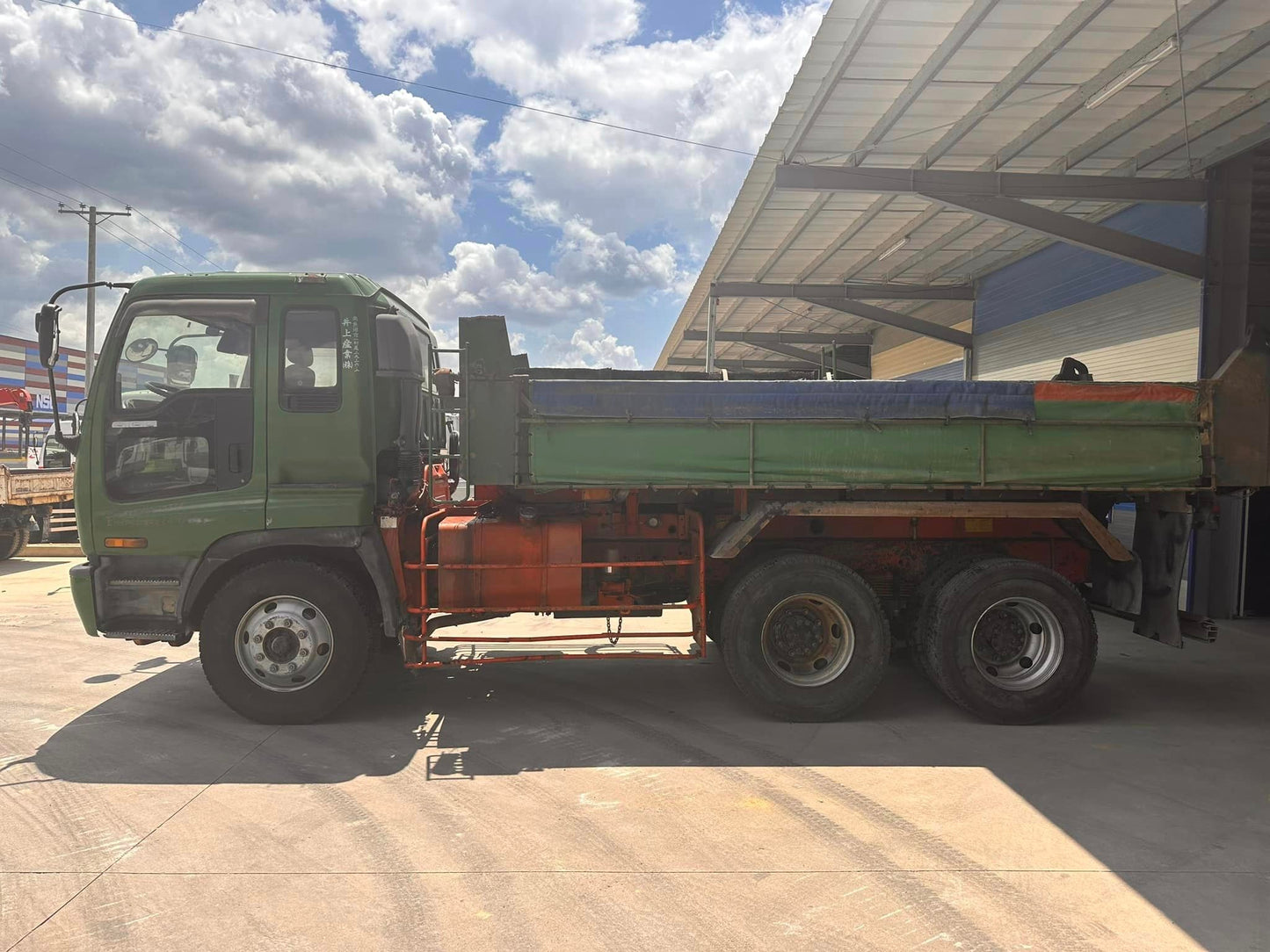 Isuzu Giga Dump Truck DT00823-0060-17