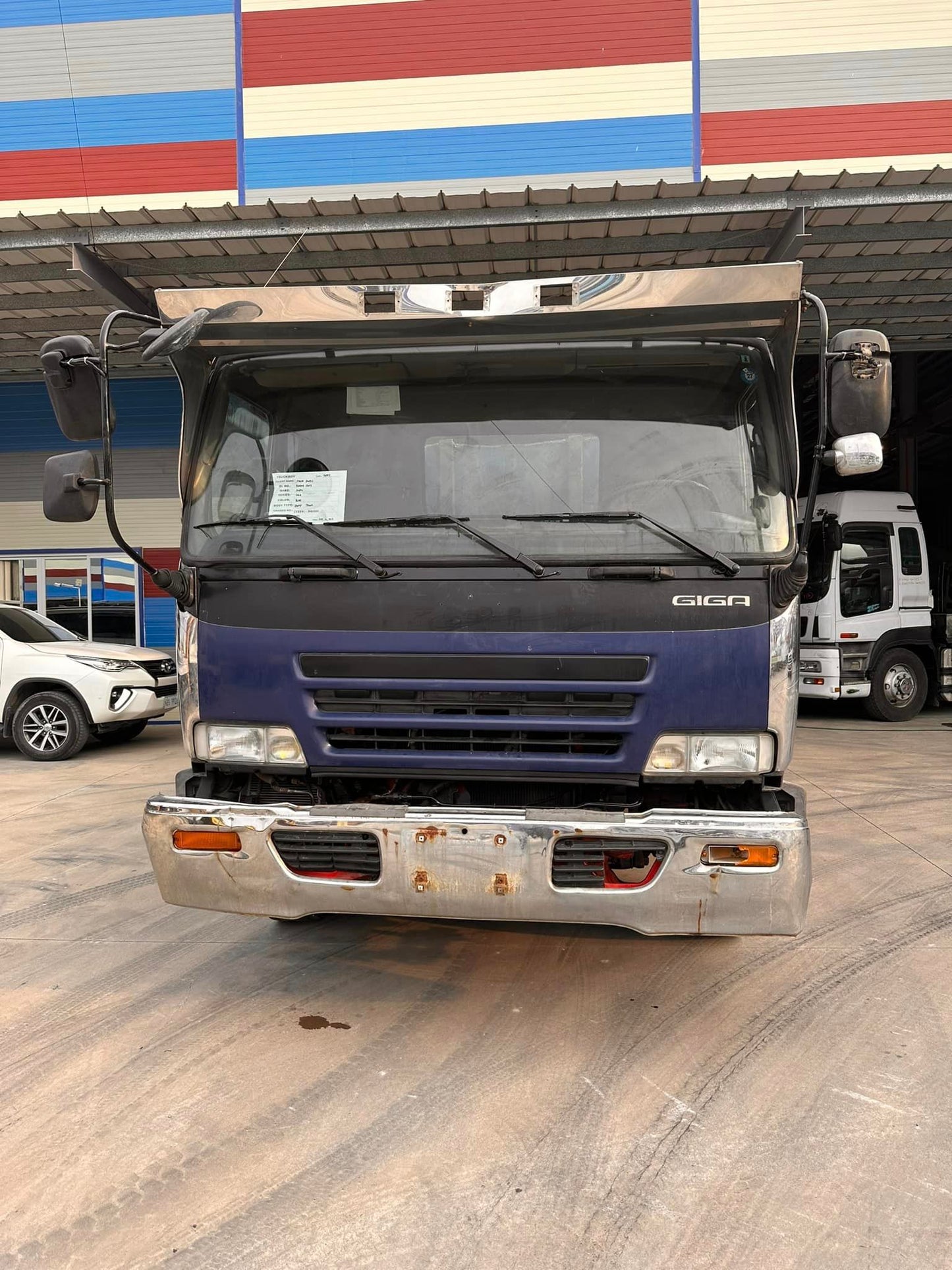 Isuzu Giga Dump Truck DT00823-0059-17