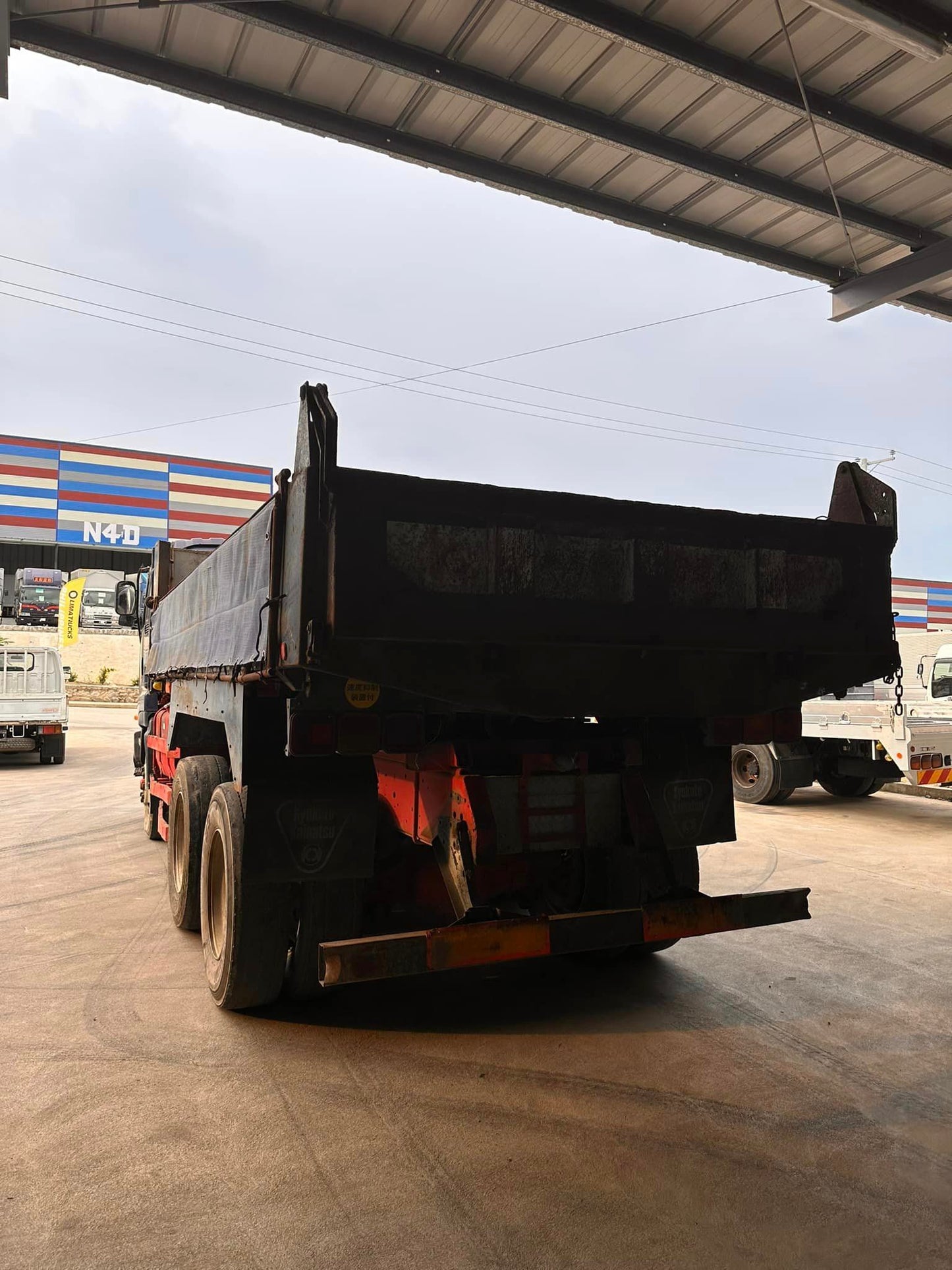 Isuzu Giga Dump Truck DT00823-0059-17