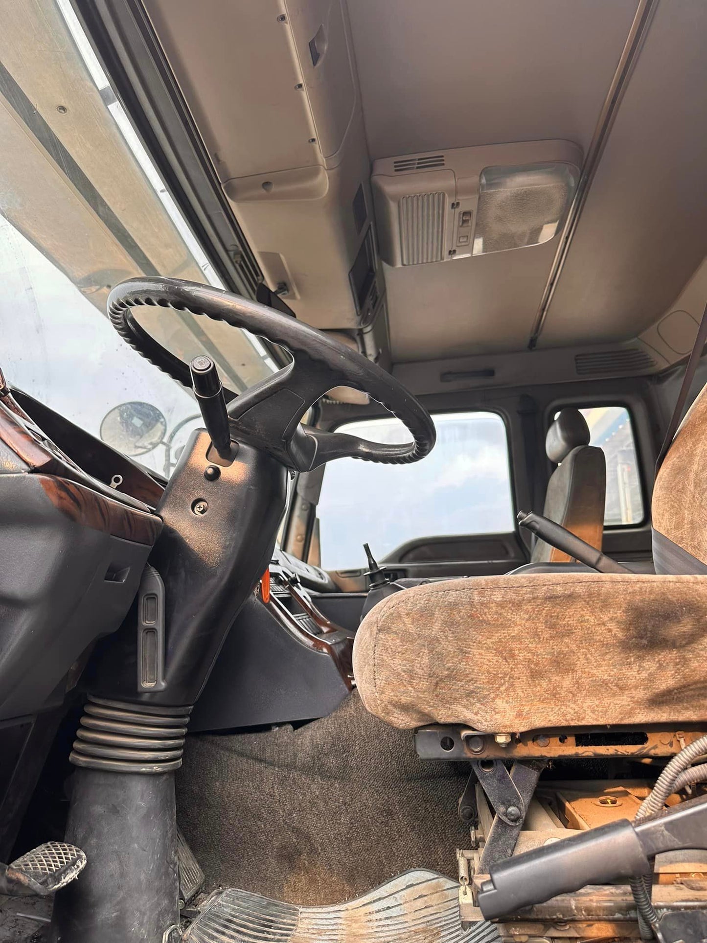 Isuzu Giga Dump Truck DT00823-0059-17