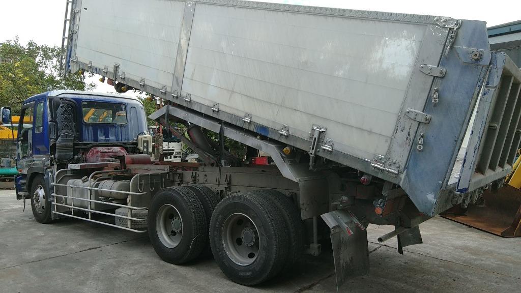 2017 Isuzu GIga Dump Truck 10W CRT0423-0018-3