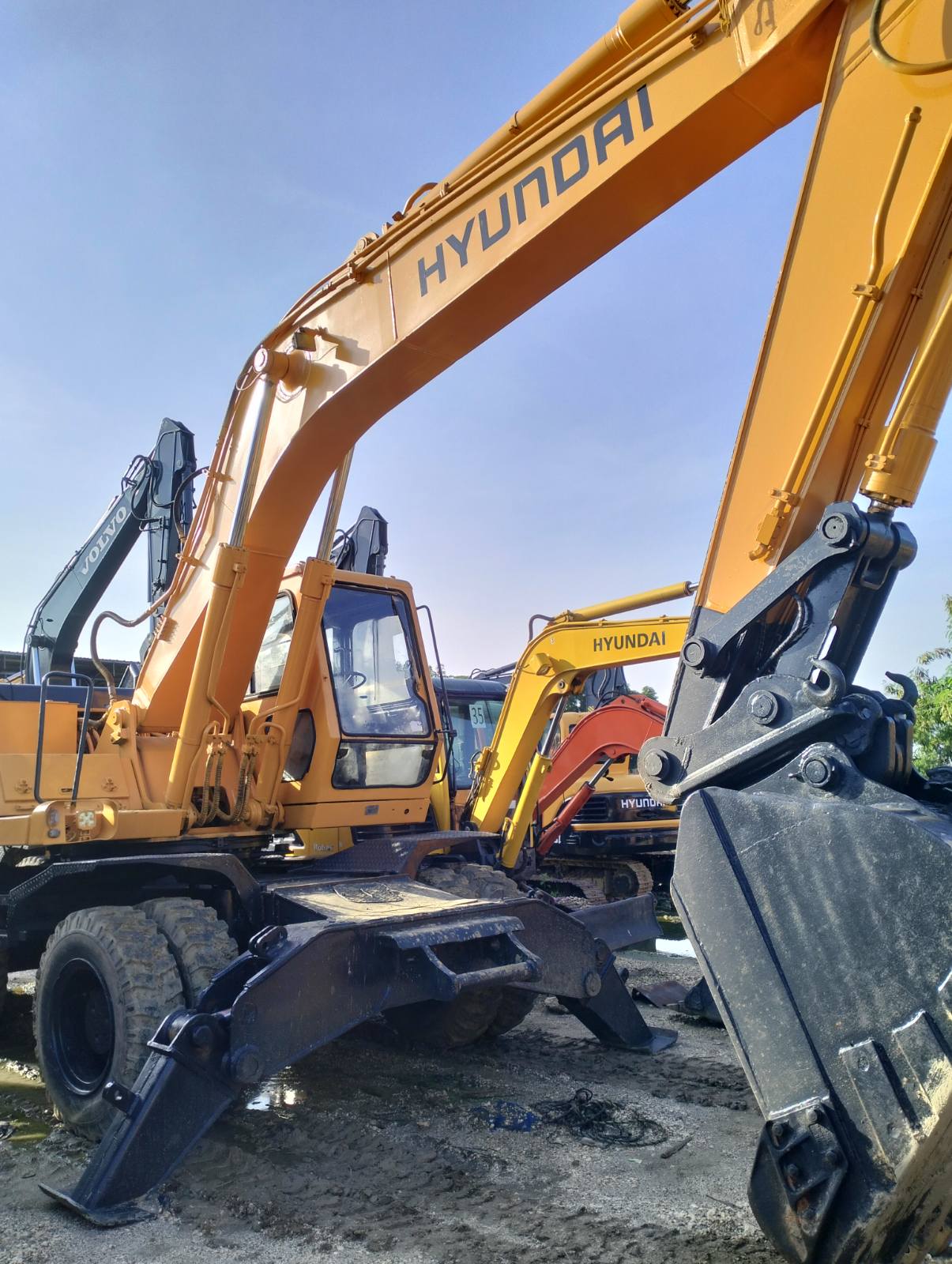 2000 Hyundai Wheel Excavator TEX0723-0045-6