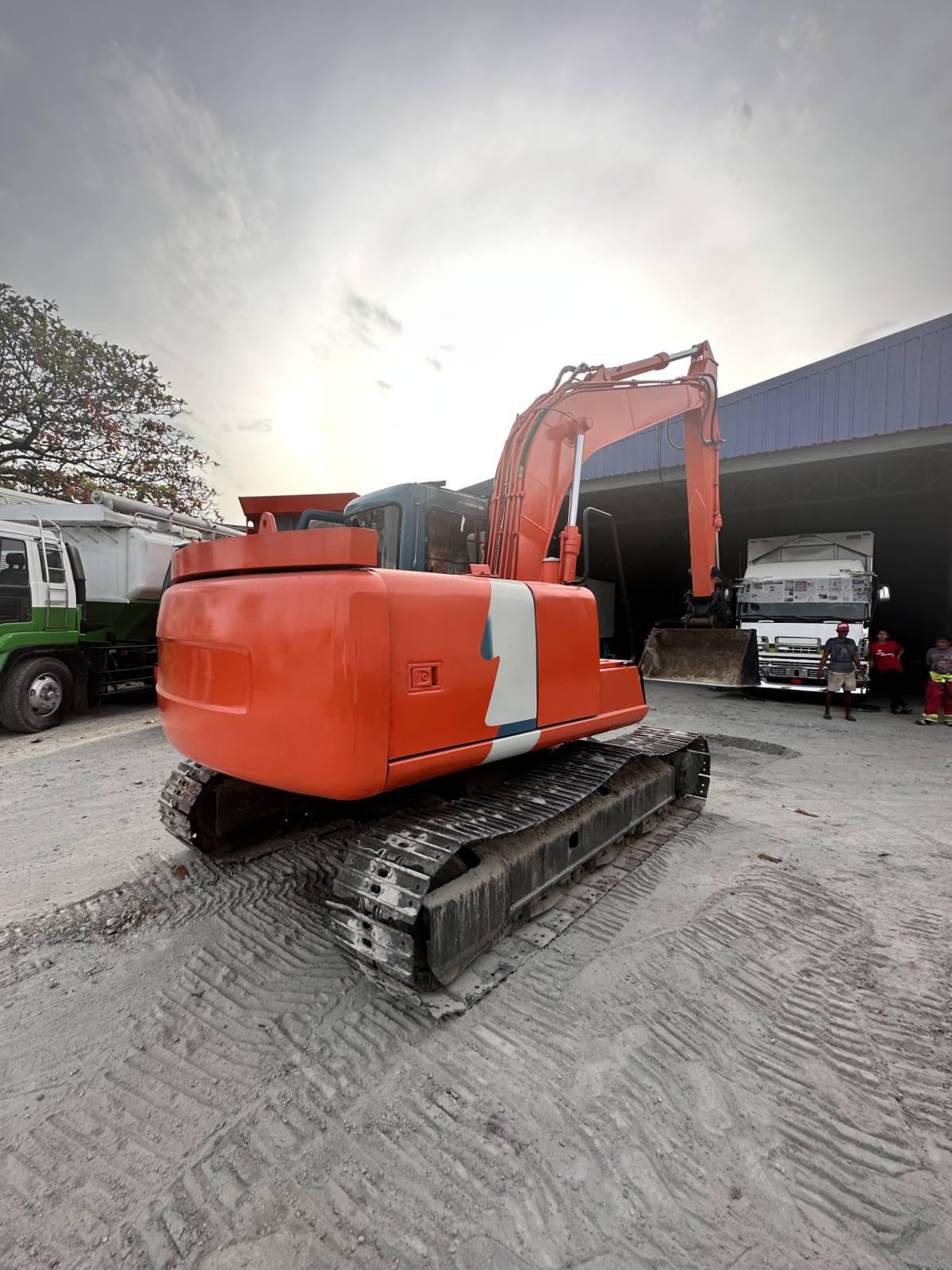 Hitachi EX120-3 Tracked Excavator TEX0823-0074-15