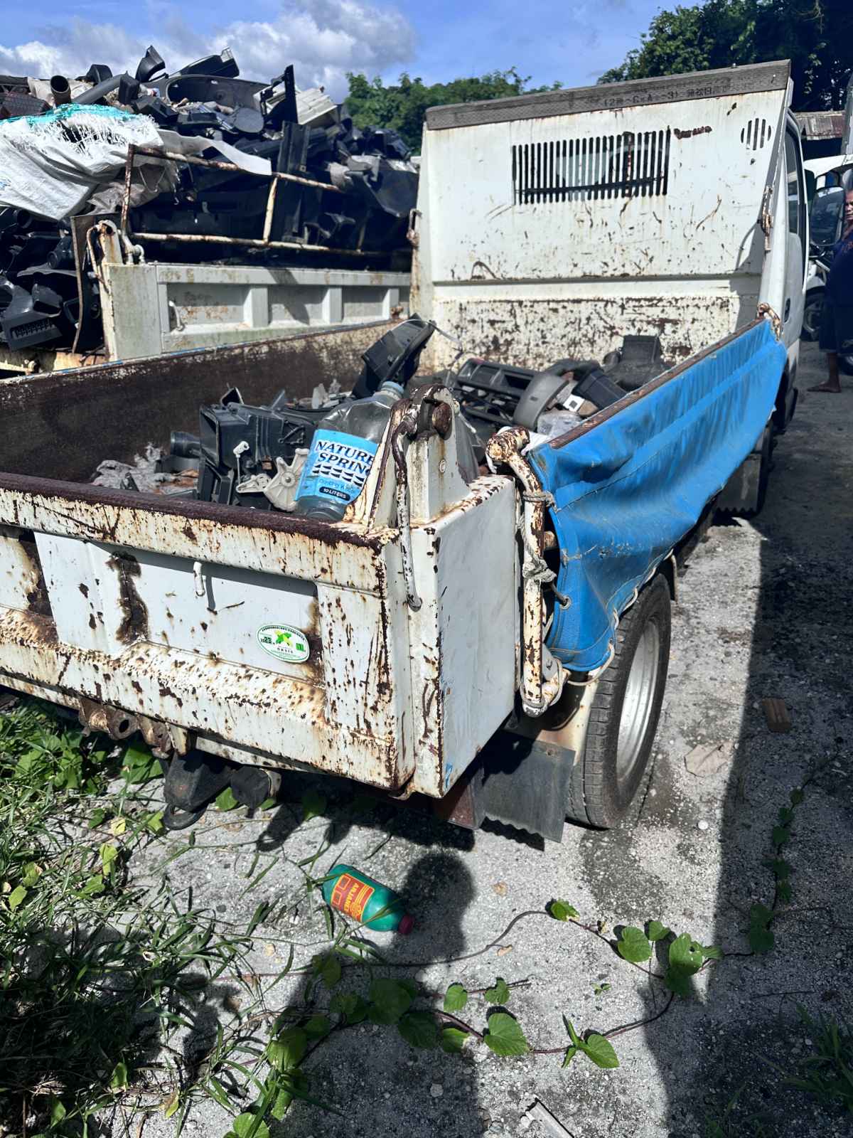 Isuzu Elf 6W Mini Dump Truck DT00823-0054-15