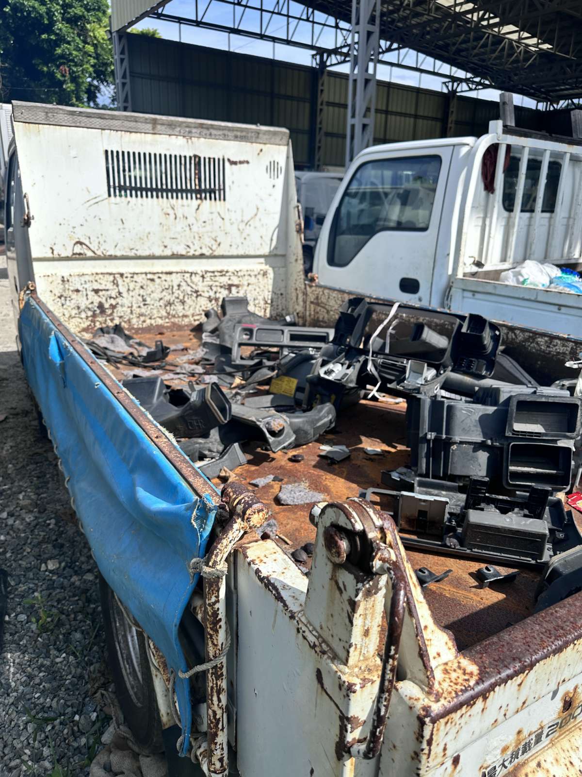 Isuzu Elf 6W Mini Dump Truck DT00823-0054-15
