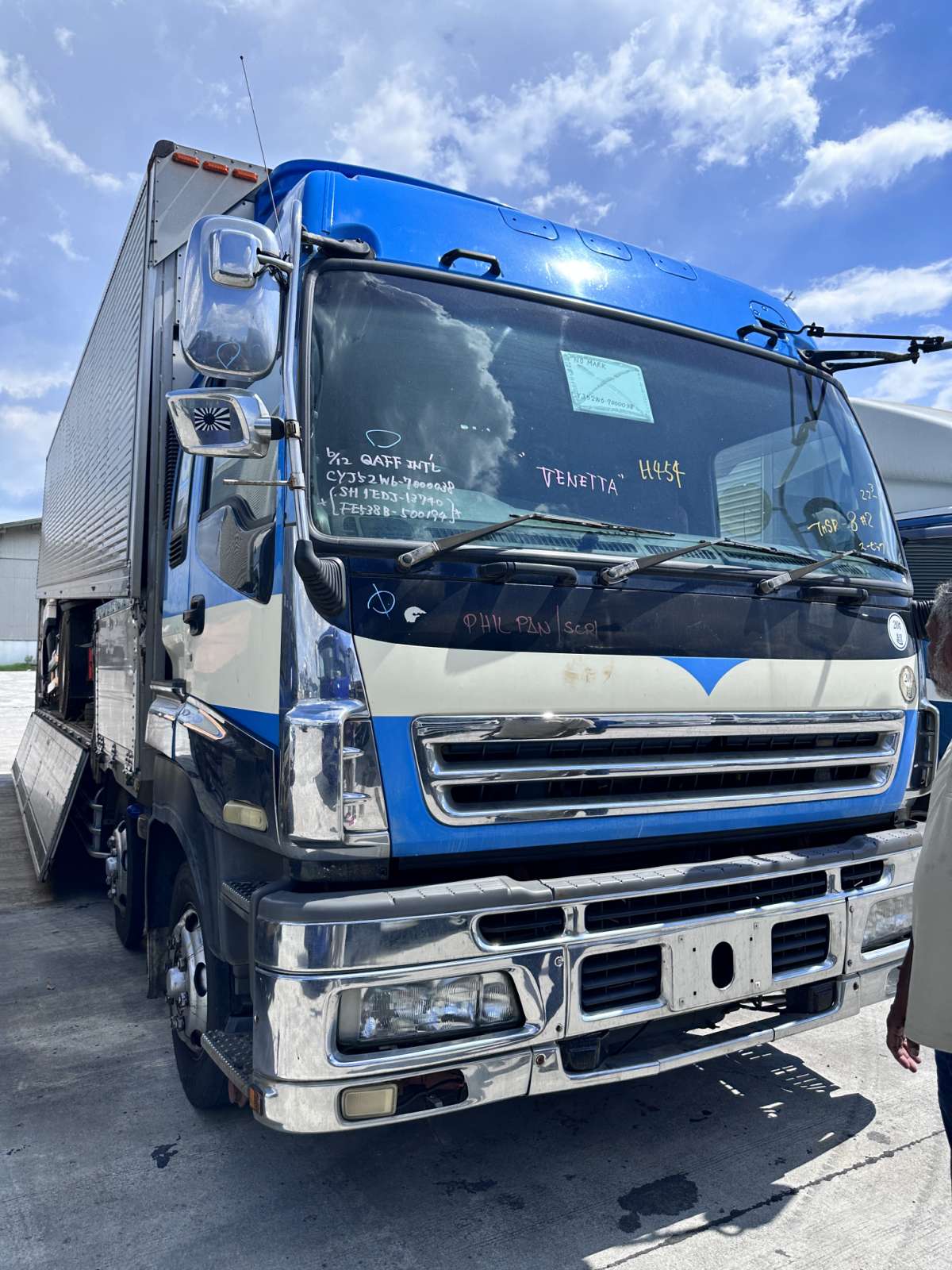 Isuzu Giga 12W Wing Van WV0823-0065-15