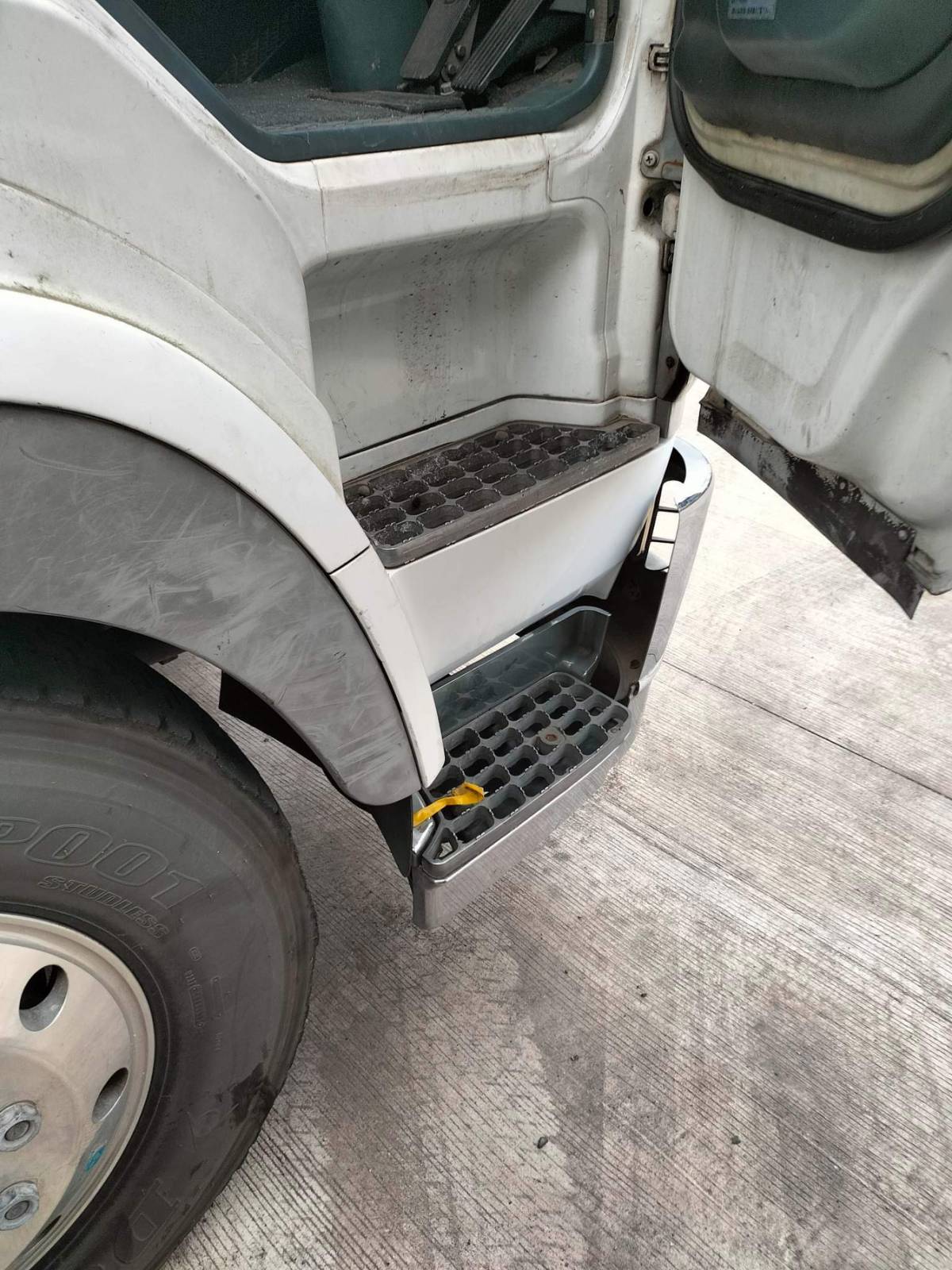 Fuso Super Great 10W Wing Van WV0823-0066-15