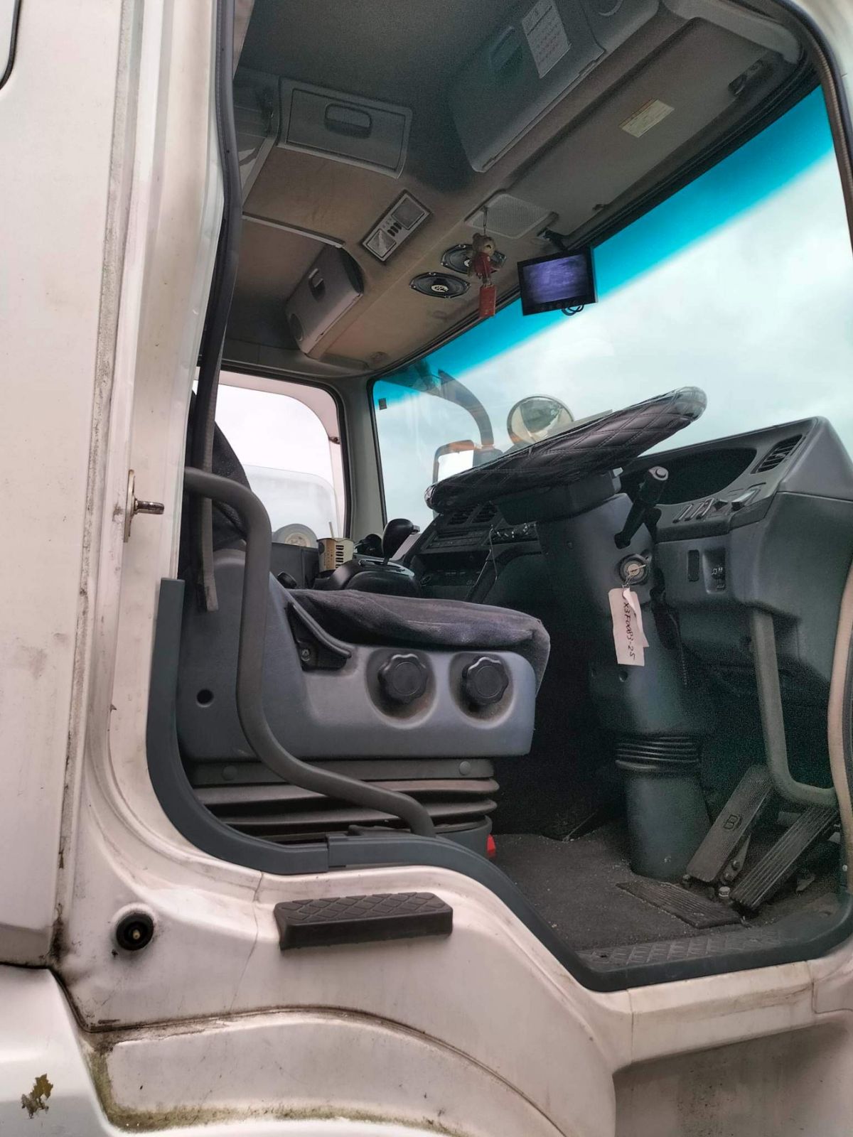 Fuso Super Great 10W Wing Van WV0823-0066-15