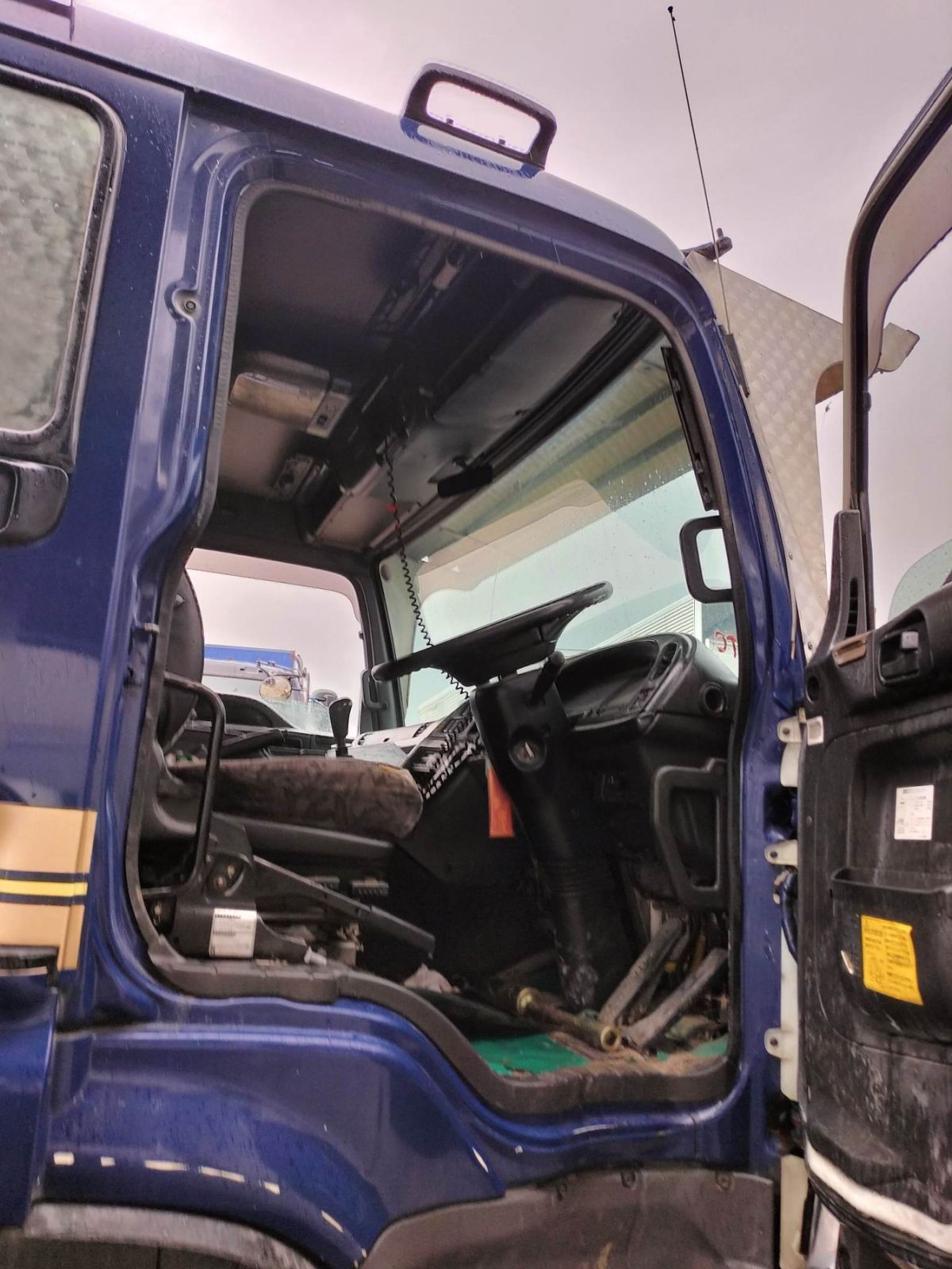 Isuzu Giga Dump Truck DT00823-0054-15