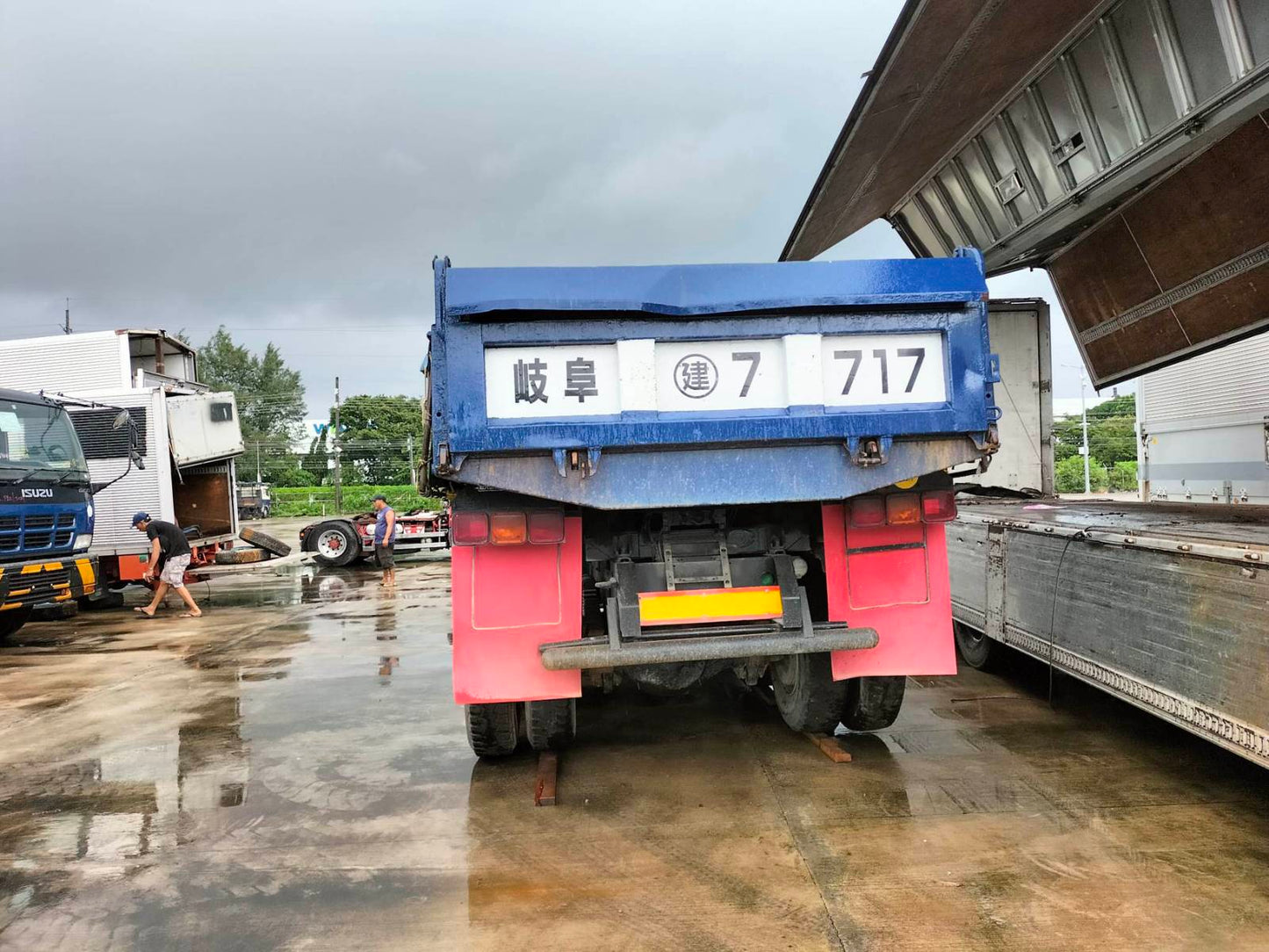 Isuzu Giga Dump Truck DT00823-0054-15