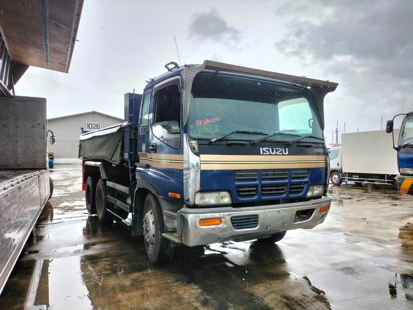 Isuzu Giga Dump Truck DT00823-0054-15