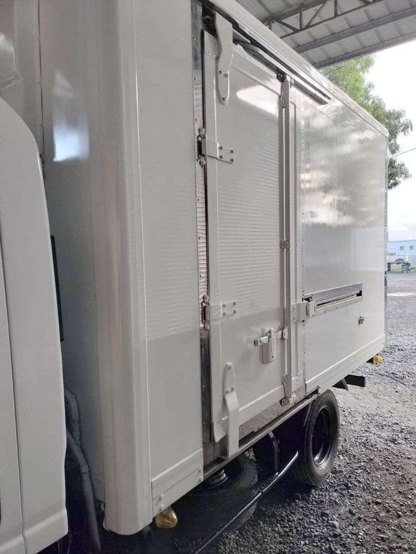 Isuzu Elf 10 Ft. Freezer Van FV0723-0005-9