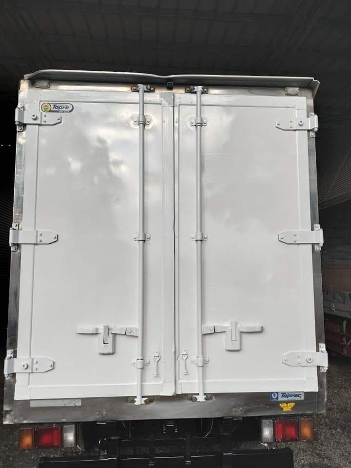 Isuzu Elf 10 Ft. Freezer Van FV0723-0005-9