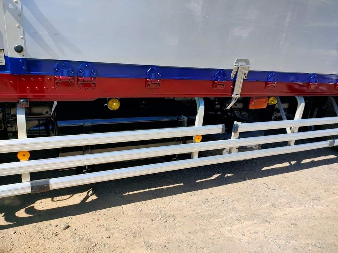 Isuzu Forward 22ft. Wing Van WV0723-0028-9