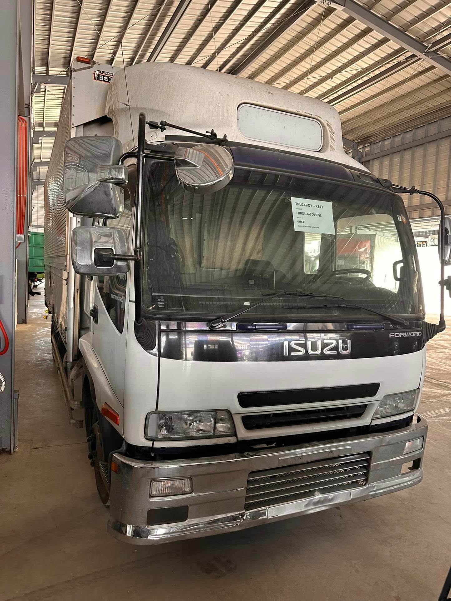 Isuzu Forward Wing Van WV0823-0081-17