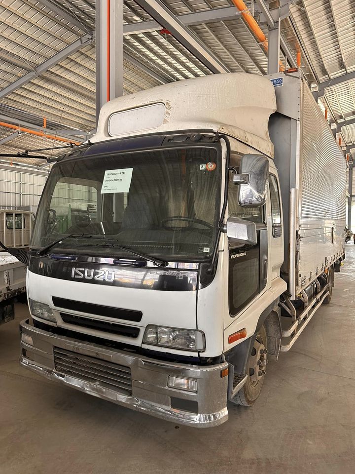 Isuzu Forward Wing Van WV0823-0081-17