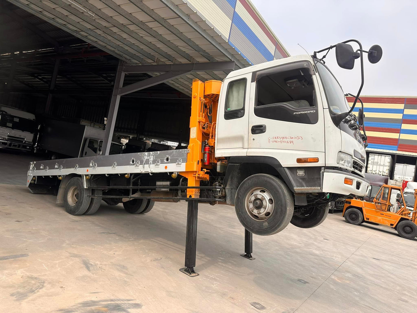 Isuzu Forward Self Loader SLT0823-0022-17