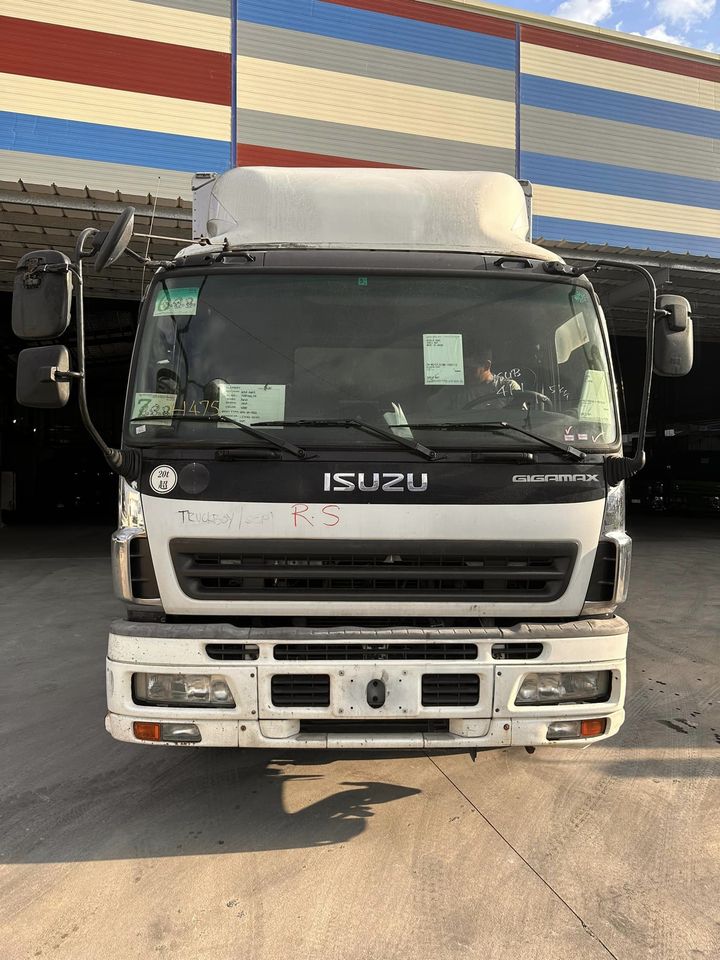 Isuzu Giga Wing Van WV0823-0074-17