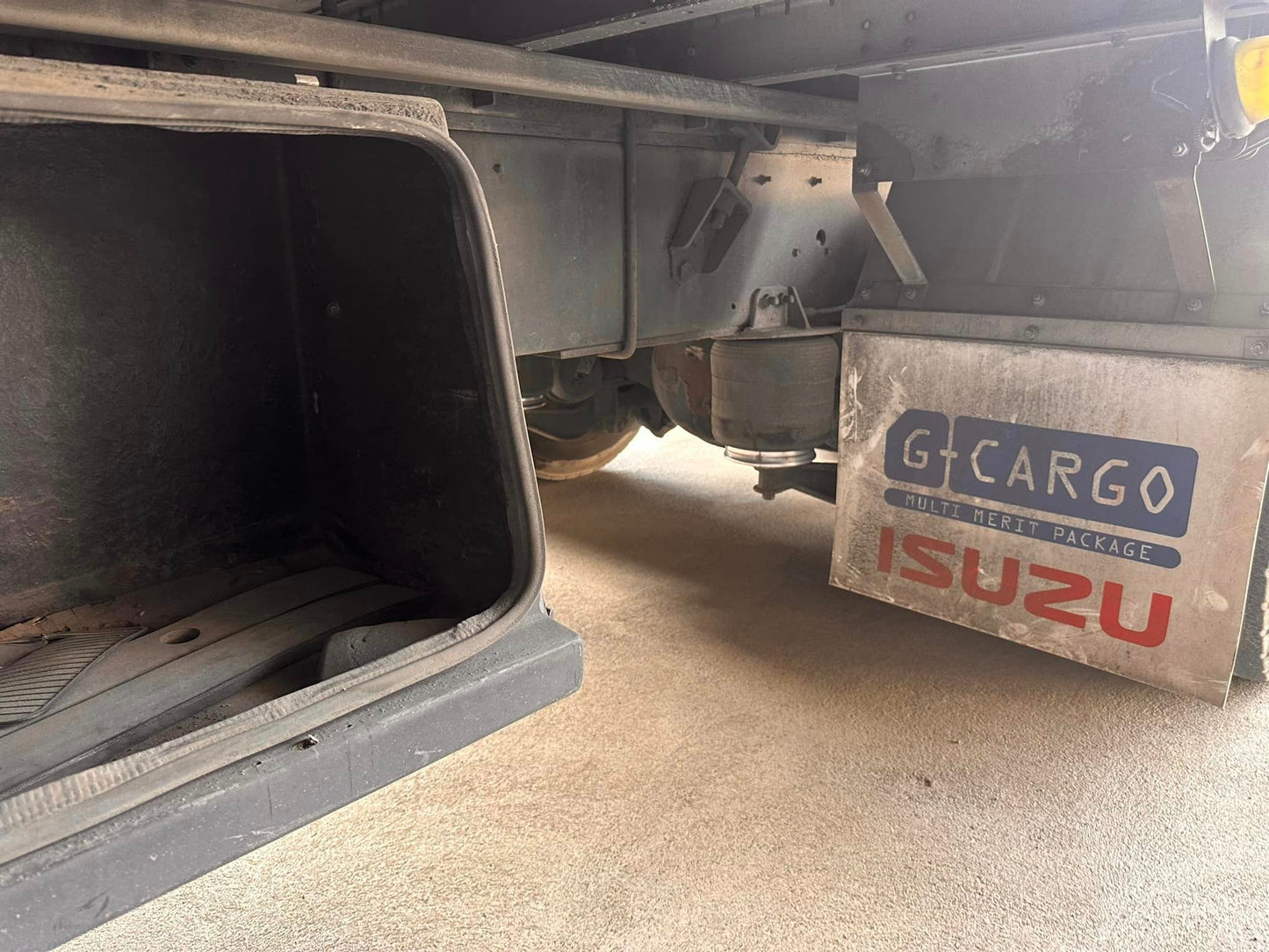 Isuzu Giga Wing Van WV0823-0074-17