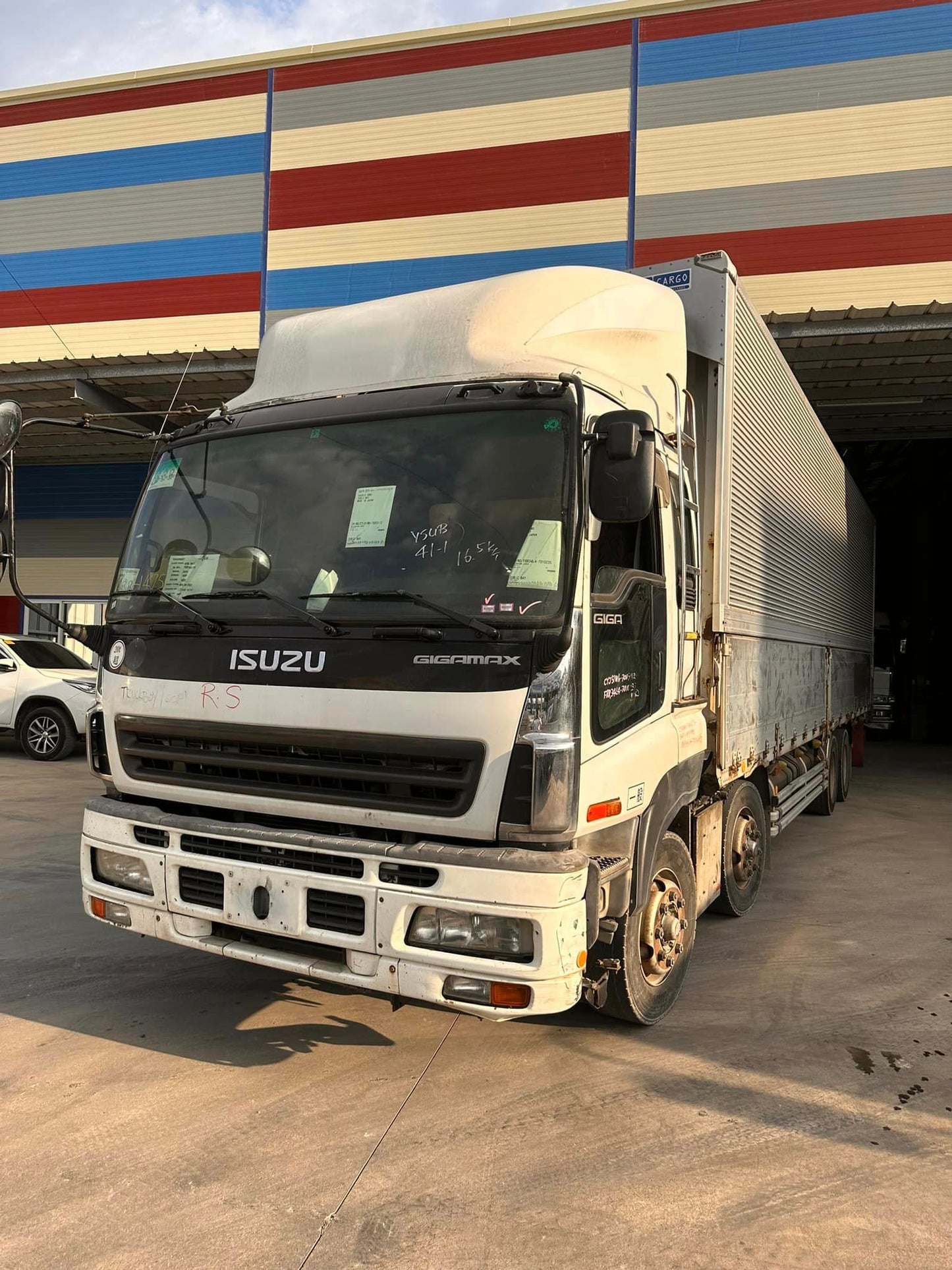 Isuzu Giga Wing Van WV0823-0074-17