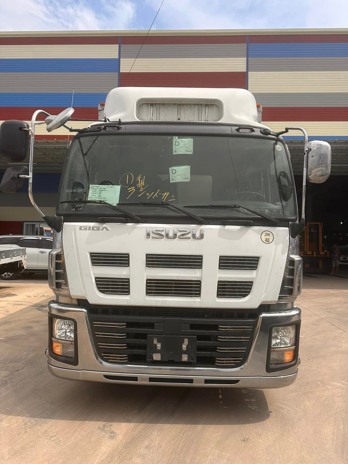 Isuzu Giga Wing Van WV0823-0073-17