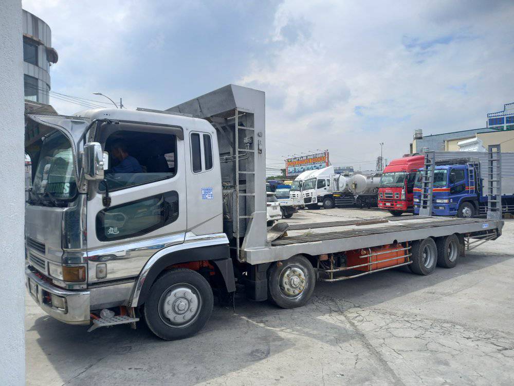 Fuso Super Great 32 ft. Self Loader SLT0823-0021-14