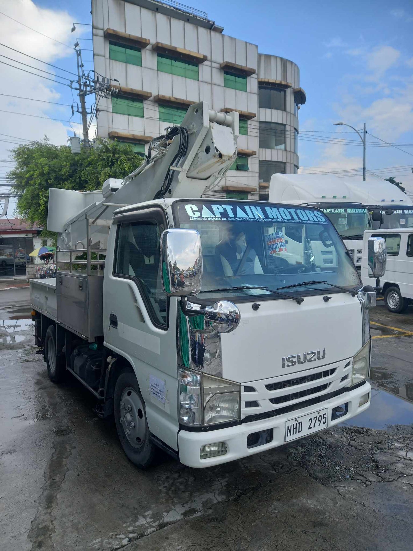 Isuzu Elf Manlift Truck ST0823-0037-14