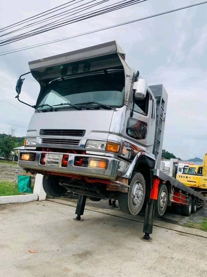 Fuso Super Great 32 ft. Self Loader SLT0823-0021-14