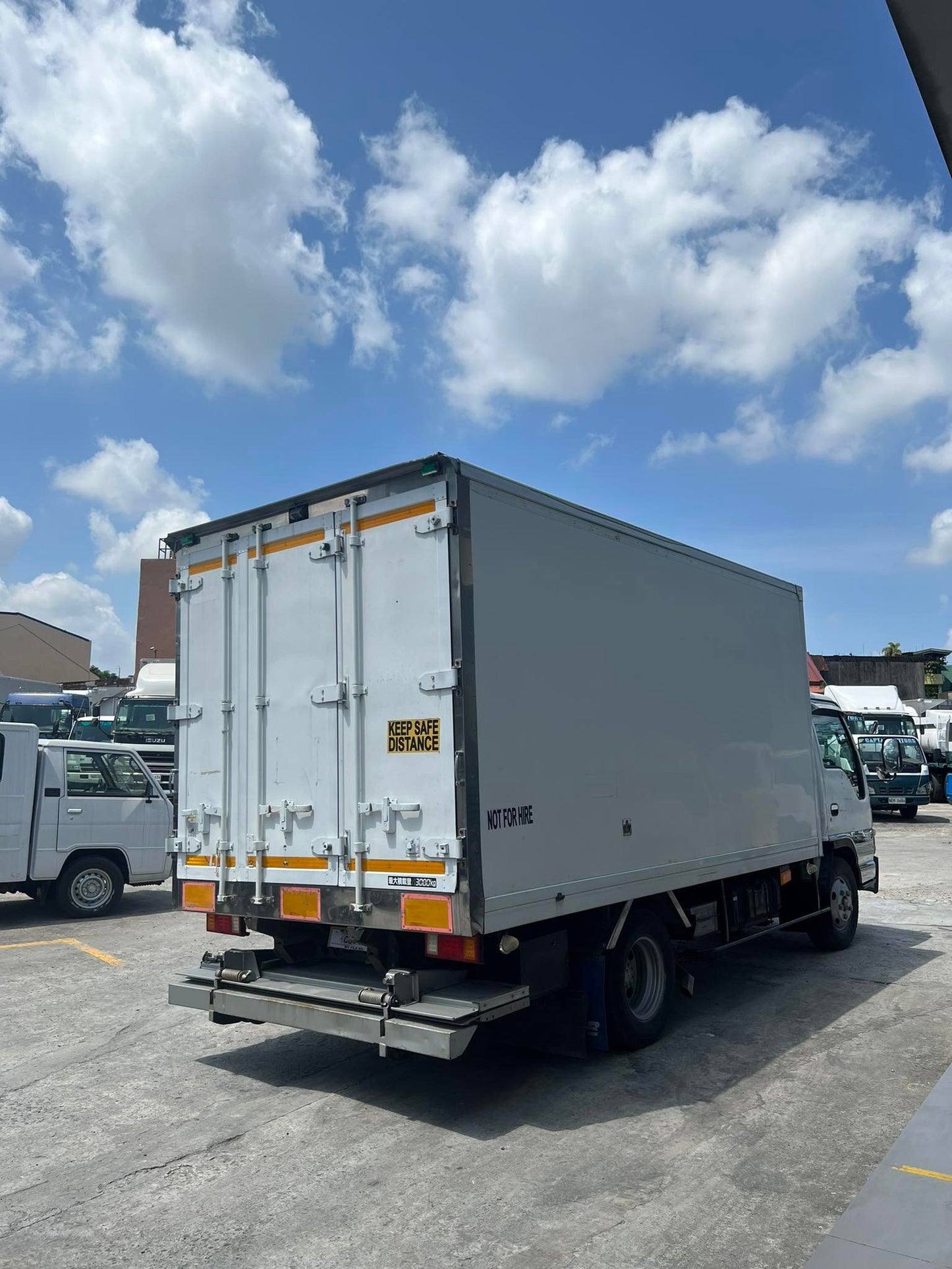 Isuzu Elf 14 ft. Freezer Van FV0823-0021-14