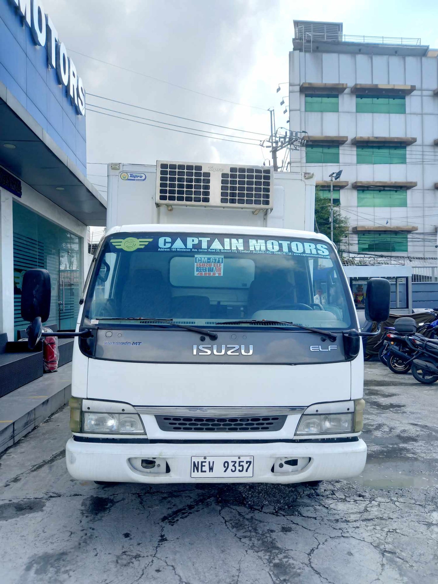 Isuzu Elf 6W Freezer Van FV0823-0022-14