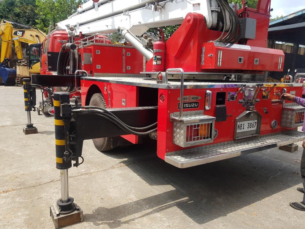 2006 Isuzu Fire Truck 10W FT0823-0007-3