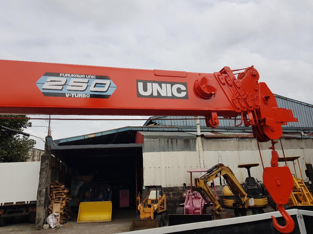 2006 Isuzu NPR Boom Crane 12 ft. ST0823-0026-3
