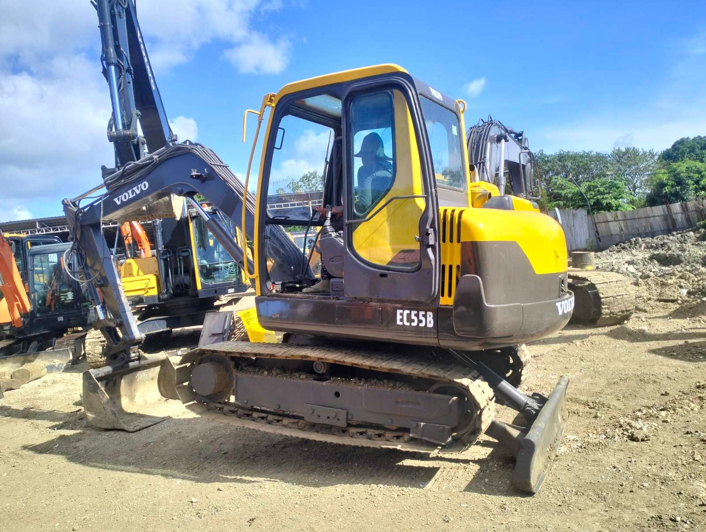 2005 Volvo Excavator TEX0723-0047-6