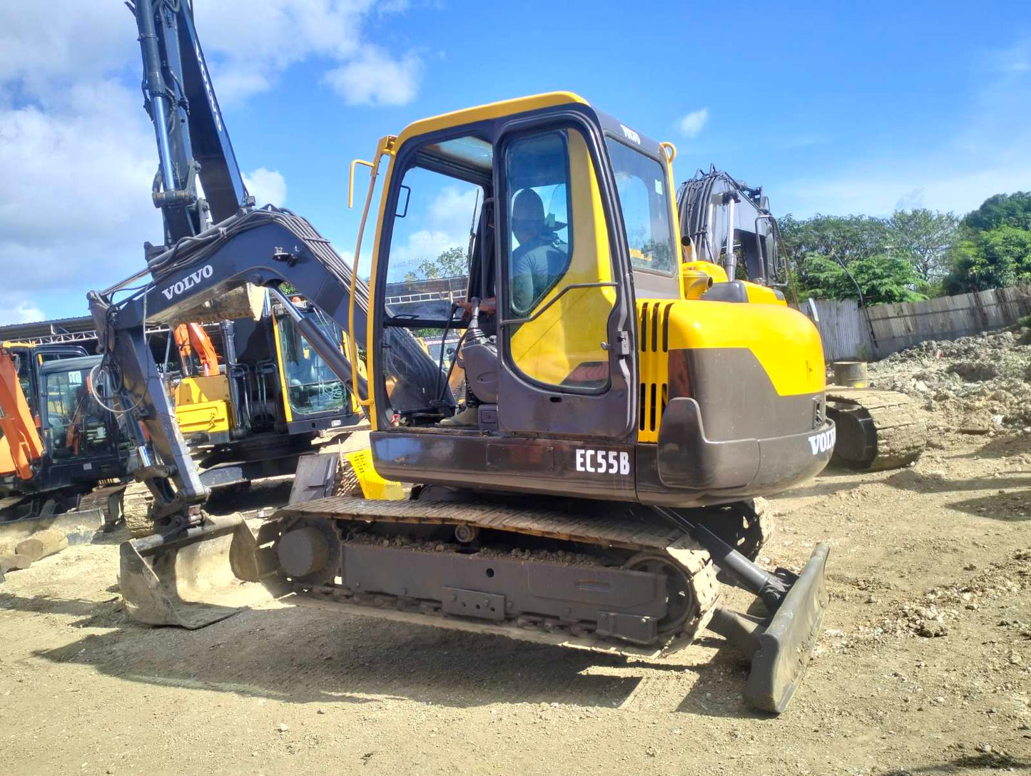 2005 Volvo Excavator TEX0723-0047-6