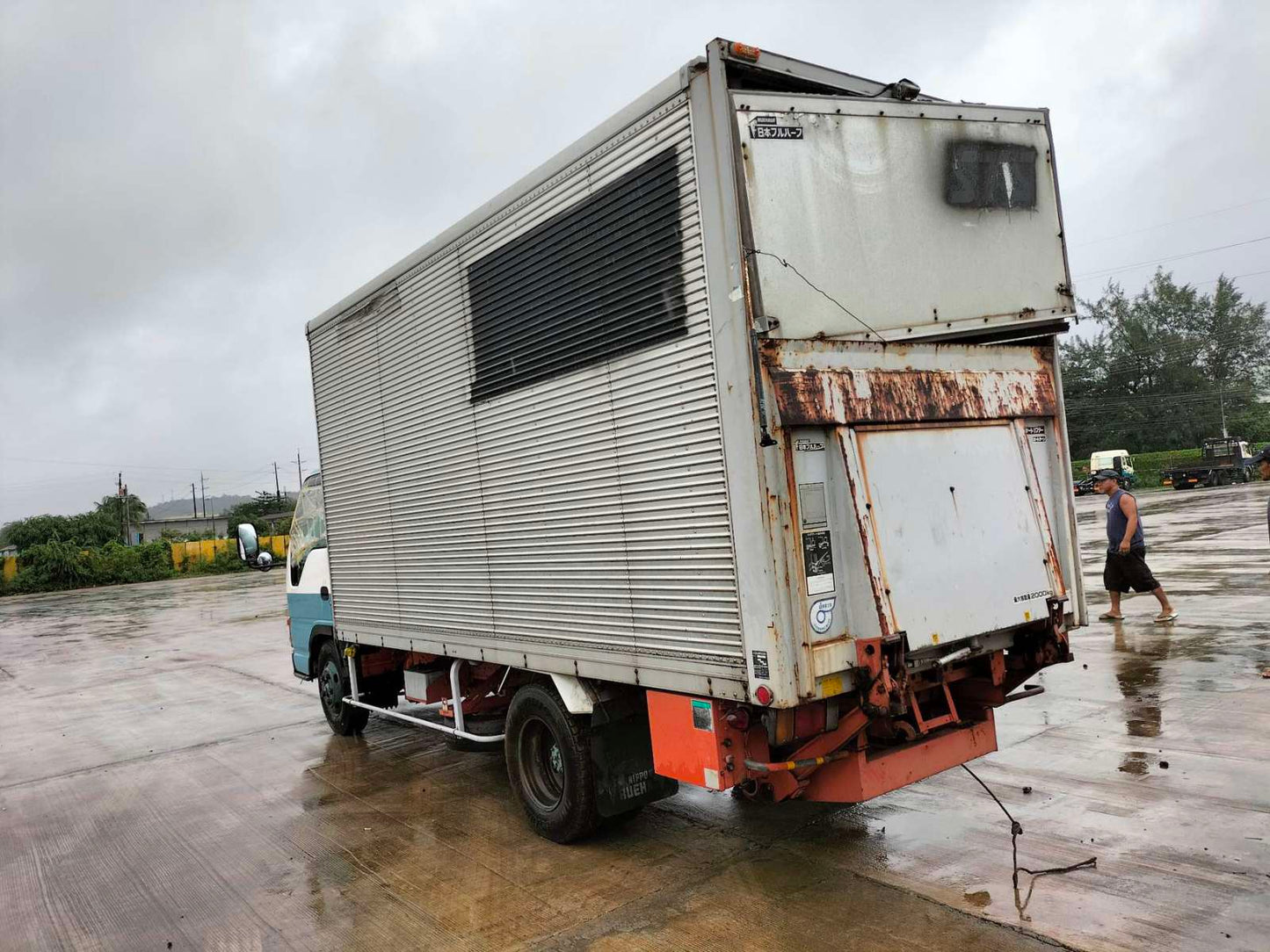 Isuzu Elf Closed Van 14 ft. CV0823-0021-15