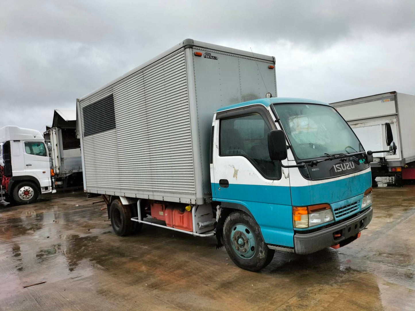 Isuzu Elf Closed Van 14 ft. CV0823-0021-15