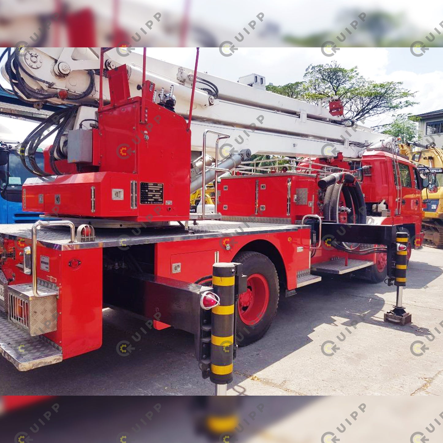 2006 Isuzu Fire Truck FT0423-0003-3