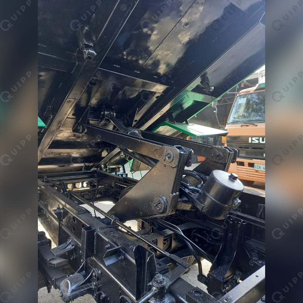 Isuzu Dump Truck DT0423-0015-3