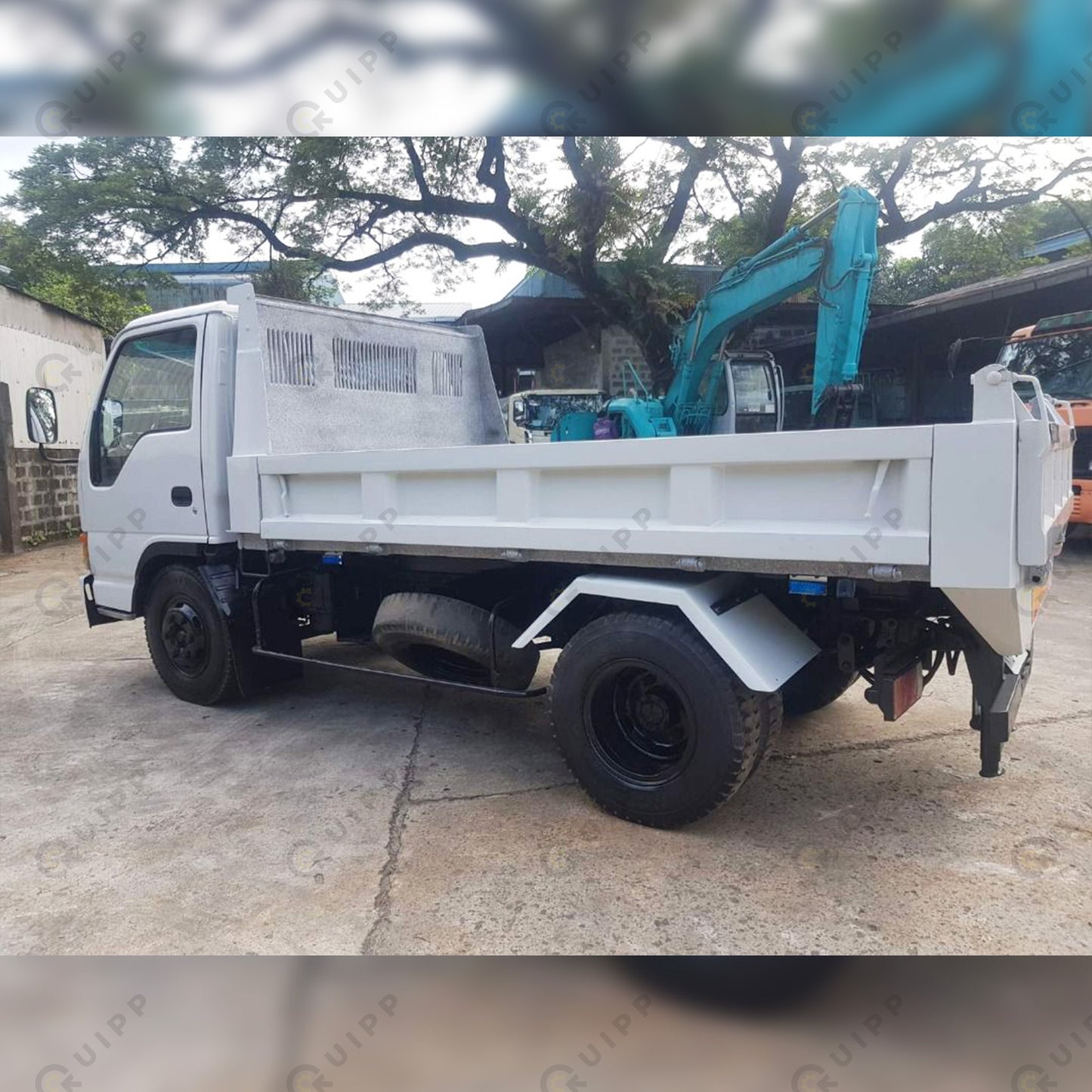 Isuzu Dump Truck DT0423-0018-3