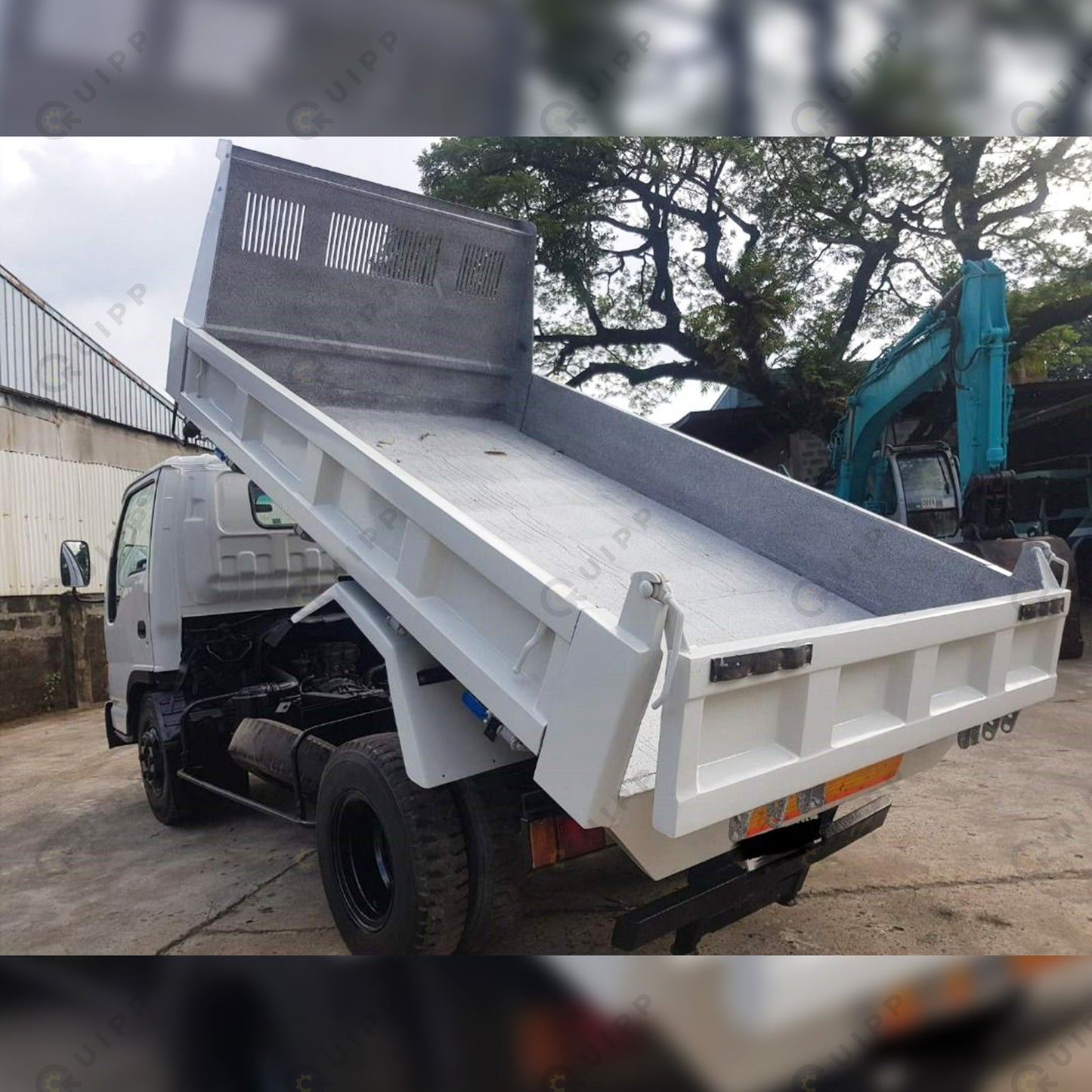 Isuzu Dump Truck DT0423-0018-3