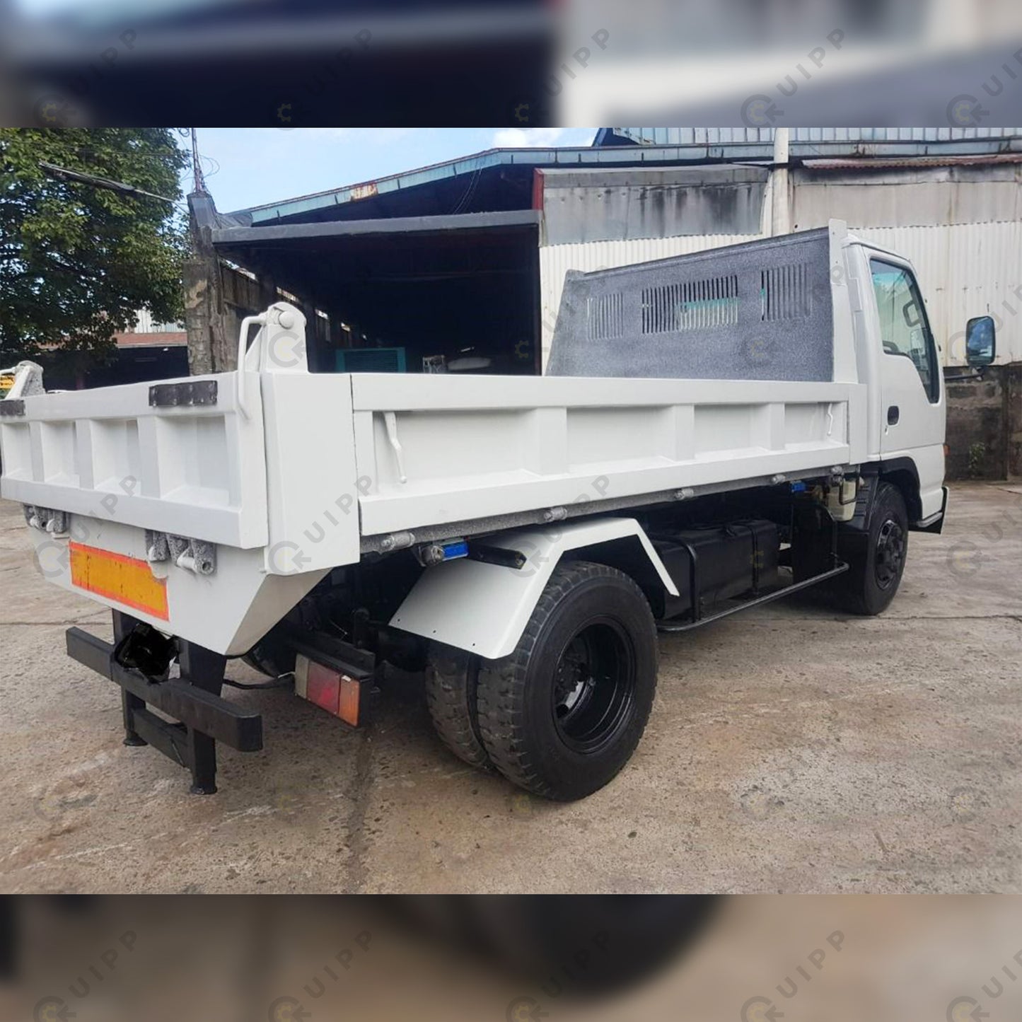 Isuzu Dump Truck DT0423-0018-3
